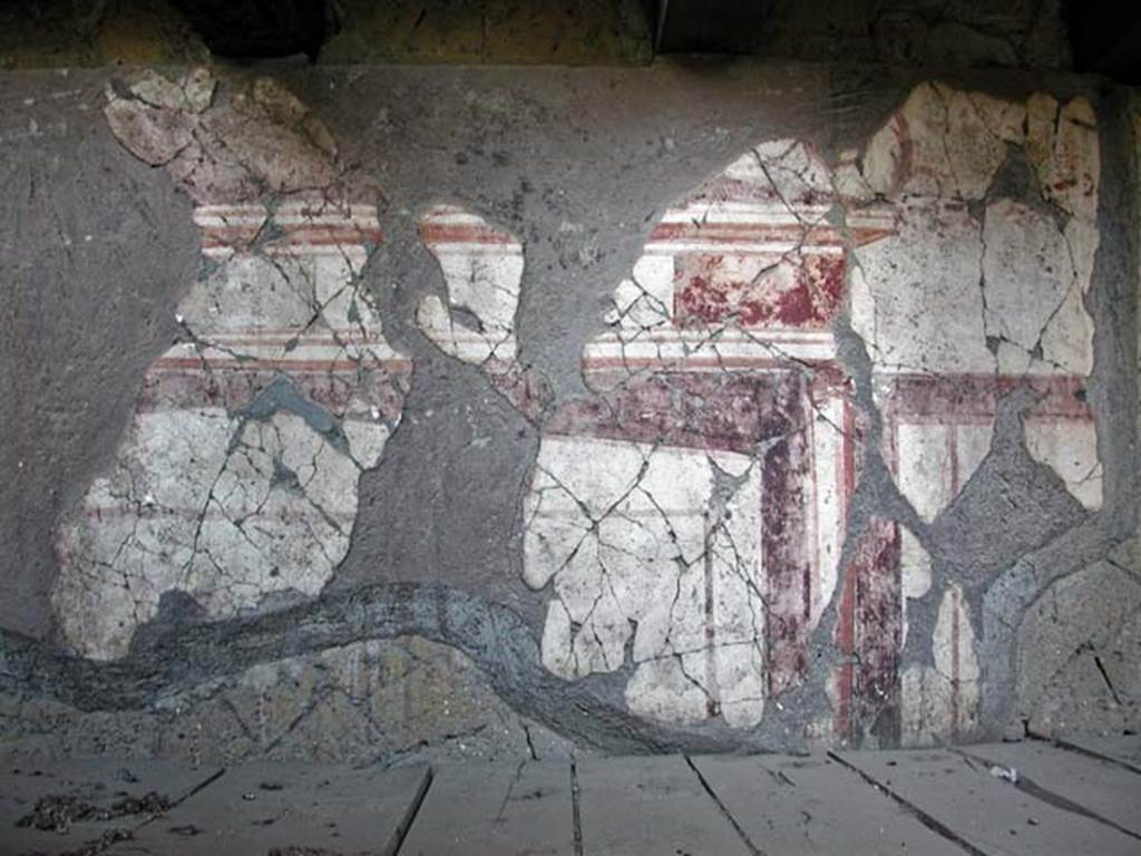 V.6, Herculaneum. September 2003. Detail of painted decoration on east wall of mezzanine level. Photo courtesy of Nicolas Monteix.